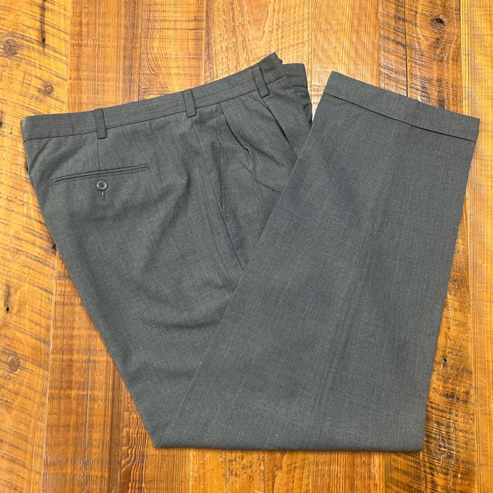 Men’s Izod Grey Dress Pants, Size 38x30